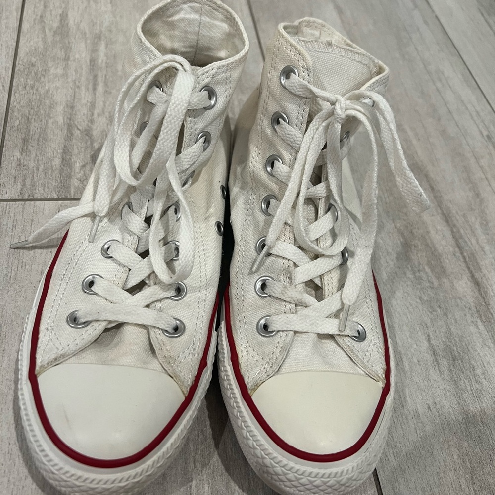 LIGHTLY USED HIGH TOP CONVERSE